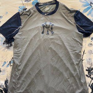 NEW YORK YANKEES NIKE DRI-FIT TEE LARGE